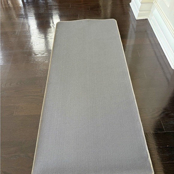 Geometric Patterned Runner Rug in Green and Cream - Picture 3 of 4